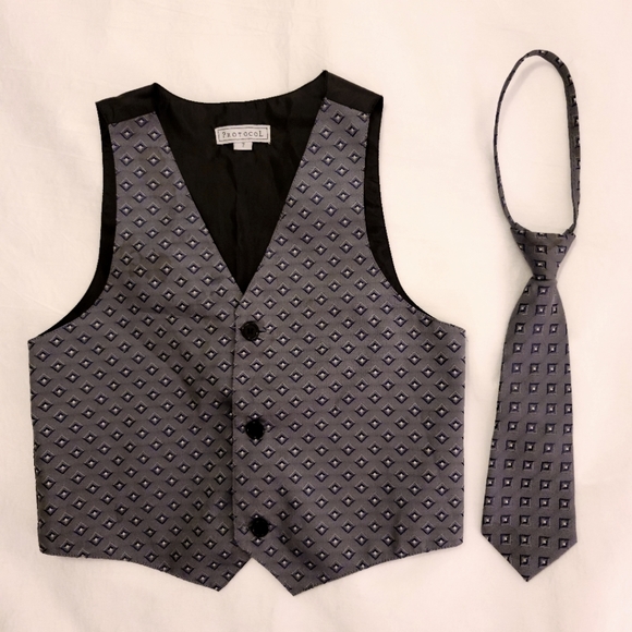 Boys Dressy Vest and Tie Set - Picture 2 of 4